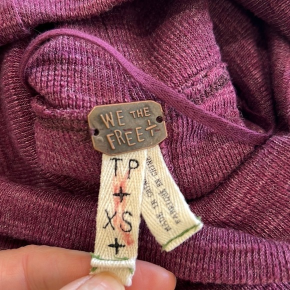 Free People We the Free burgundy split back long sleeve turtleneck top size XS - Picture 6 of 8